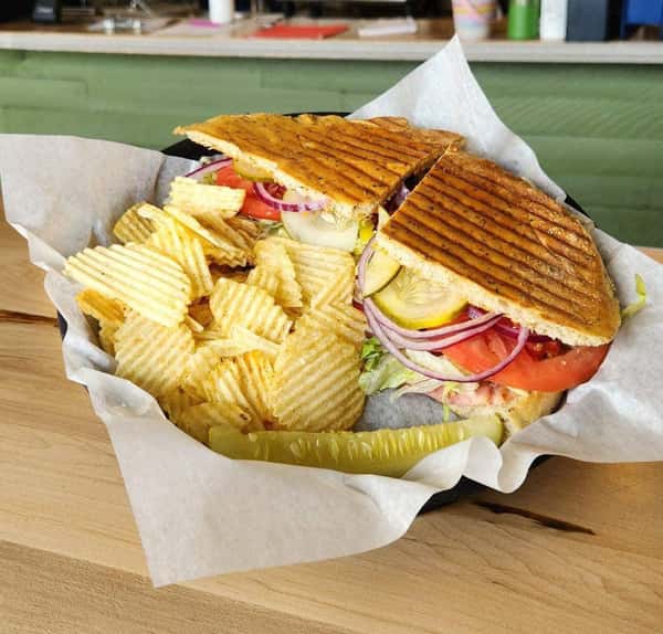 sandwich & chips
