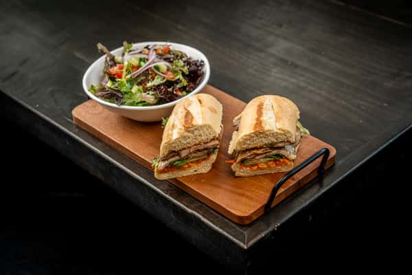the hoyt on top of a wooden plate on a table
