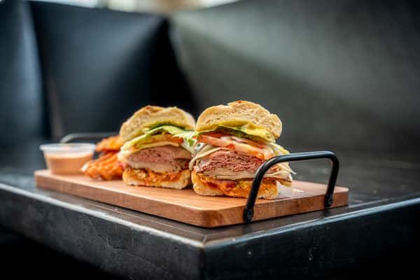 the hoyt on top of a wooden plate on a table