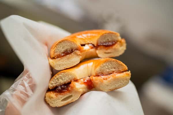 BAGEL WITH JELLY