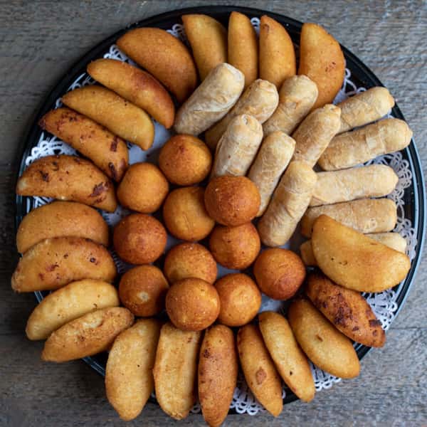 Catering - 15 People: Includes 8" Cake | 15 Mini Ham Croquettes | 15 Mini Tequenos | 15 Mini Ham or Ham and Cheese Cachitos.