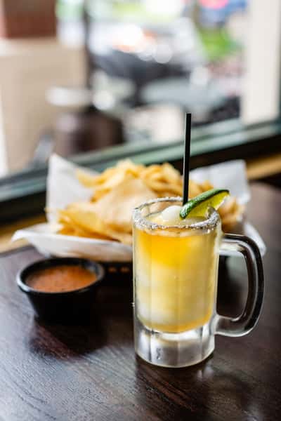margarita with chips and salsa