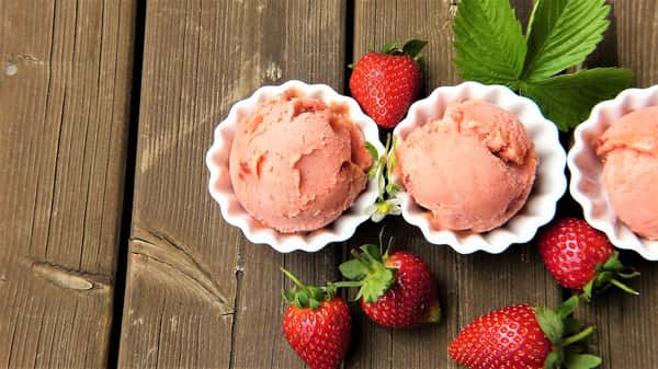 strawberry ice cream in wooden table