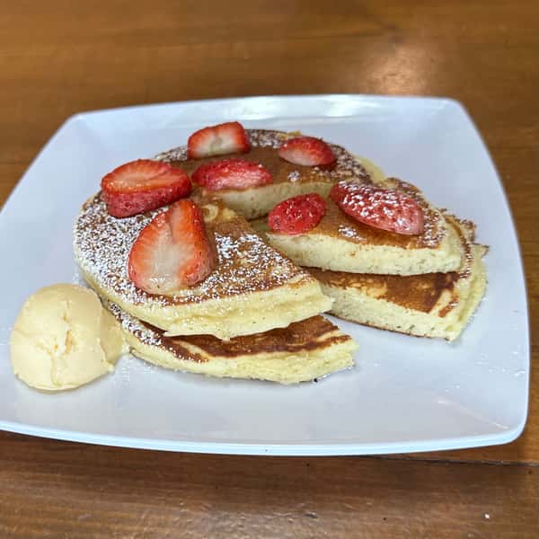 PANCAKE WITH STRAWBERRIES