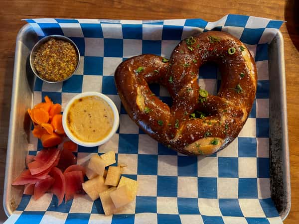 Large Haus Pretzel