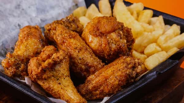 8PC PARTY WINGS w/ FRIES & DRINK