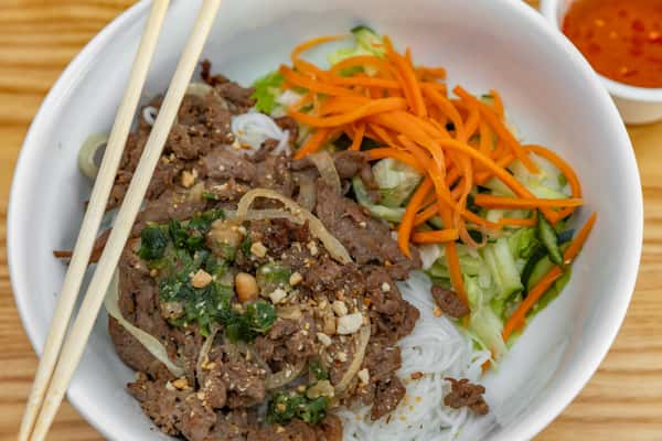 Lemongrass Chili Stir Fry Beef Vermicelli