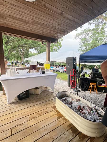 Exterior restaurant catering