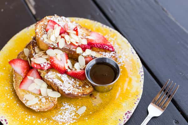 french toast and strawberries