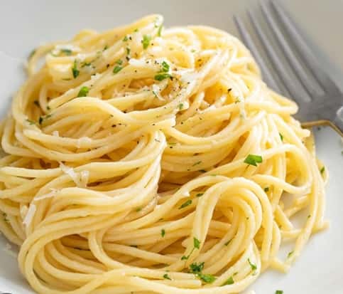 Plain spaghetti with butter