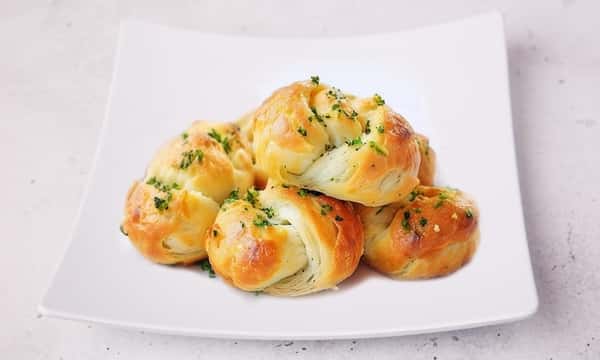 Famous Garlic Rolls (Dozen)
