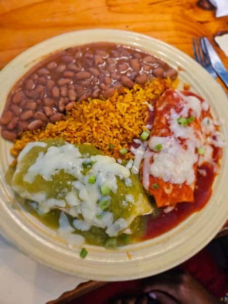 Los Compadres Burritos