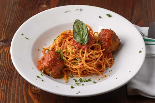 Spaghetti Con Polpette or Salsiccia