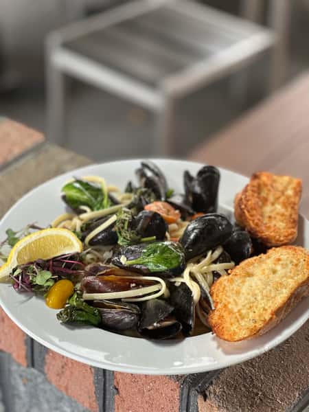 Linguini with Mussels