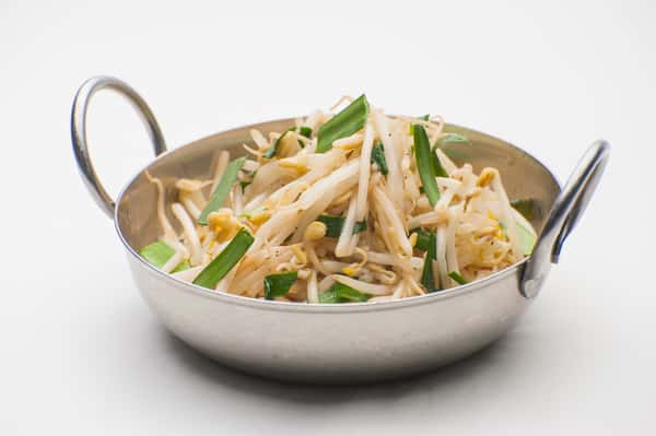 SAUTÉED BEAN SPROUTS & CHIVES (half)
