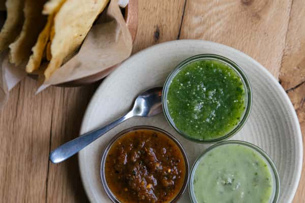 Salsas & Totopos