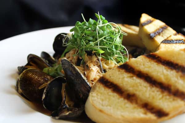 *Hong Kong Mussels