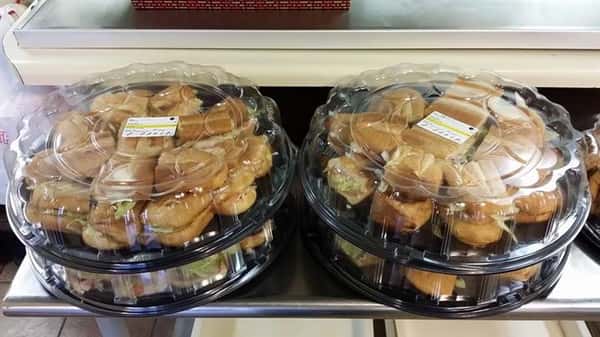 Half sandwiches in plastic containers