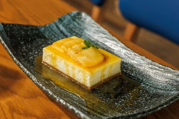 CREAMY PINEAPPLE CHEESECAKE