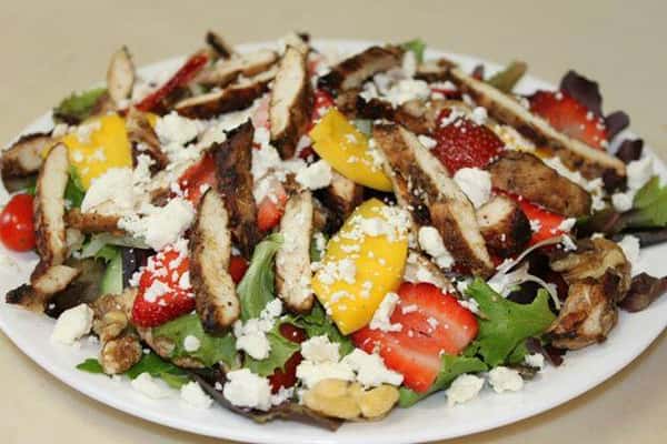 Salad with chicken and feta cheese