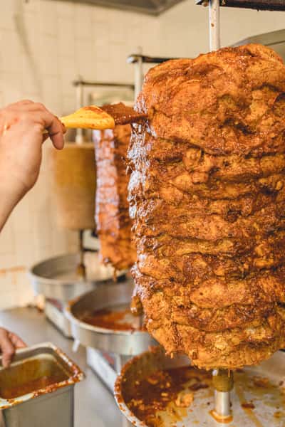 Adding glaze to the shawarma