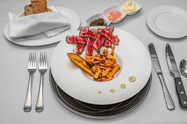 seared tuna appetizer