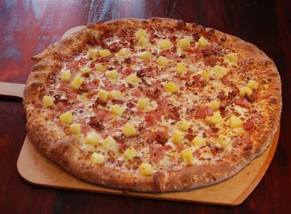 Pineapple and ham pizza