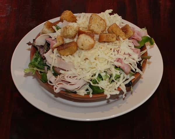 Salad with cheese and croutons