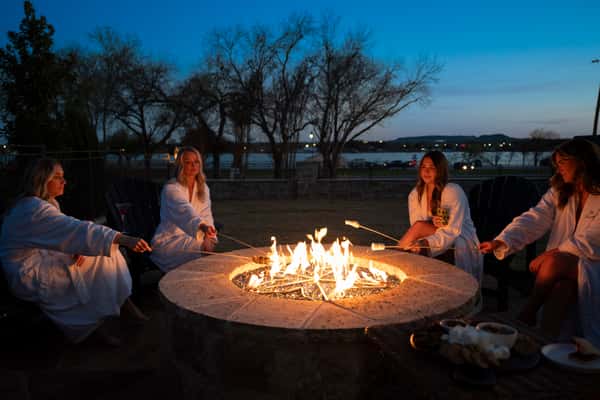 Oleta Lifestyle Nancy Exterior Backyard Firepit