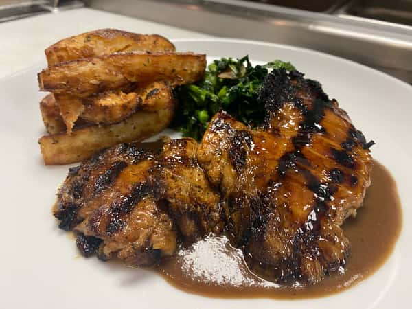 Vegan dish alert....grilled Lions mane steak with roasted potatoes, broccoli rabe and a wild mushroom maple demi