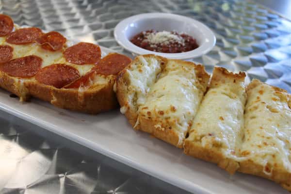 Garlic Cheese Bread With Pepperoni