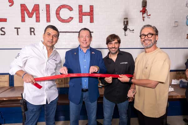 Ribbon cutting at La Boulangerie Boul'Mich Aventura reopening.