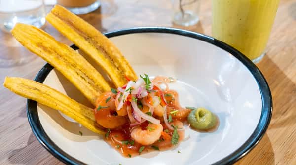 Shrimp ceviche served with sliced jalapeño and tostadas on the side