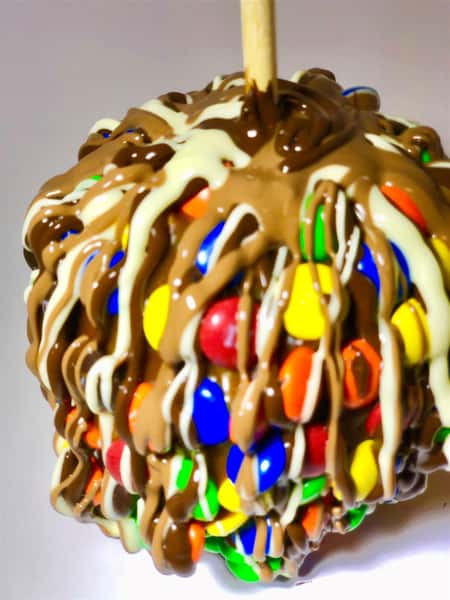 dessert with m&ms and covered in caramel and chocolate drizzle