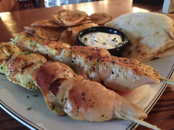 Chicken Souvlaki is one of the dishes guests come back for again and again at The Olive Tree 🍢 For dinner, you get two skewers of grilled marinated chicken with Greek potato chips, pita, tomato, onion, and tzatziki for a fresh, satisfying plate that keeps this favorite in high demand.
#TheOliveTree #ChickenSouvlaki #GreekFood #GuestFavorite