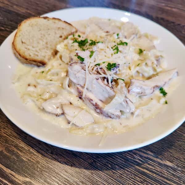 CHICKEN FETTUCCINE ALFREDO