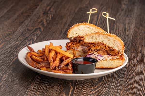 PULLED PORK SANDWICH