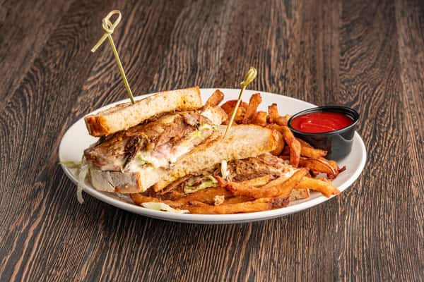 BRAISED BRISKET SANDWICH