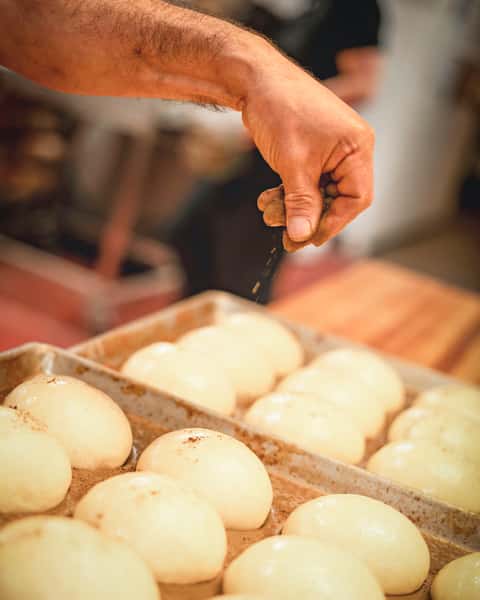 Baking dough in trays