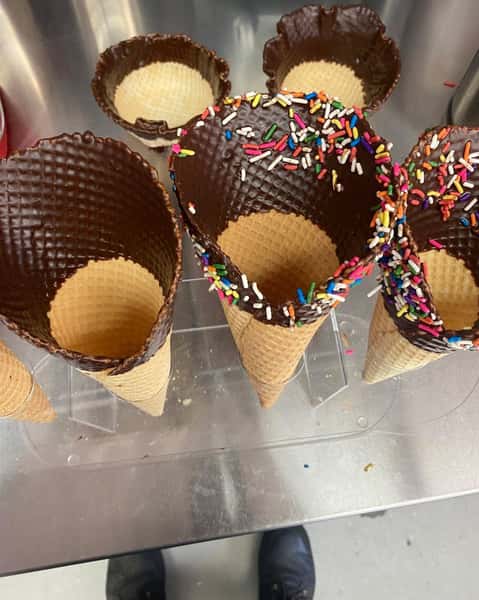 Dipped ice-cream cones