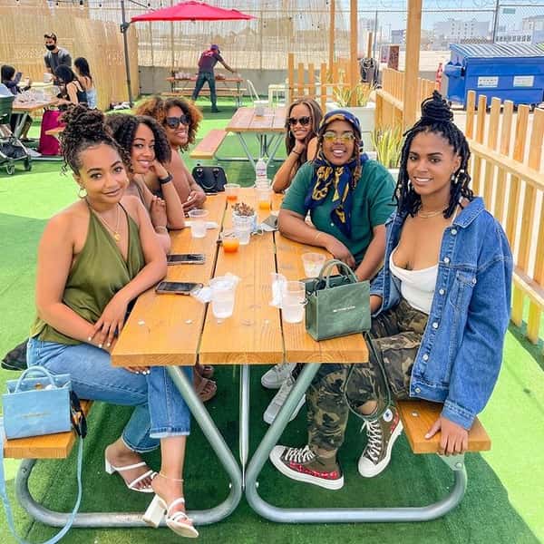 girls at brunch