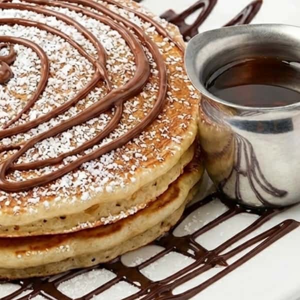 CREAMY NUTELLA PANCAKES