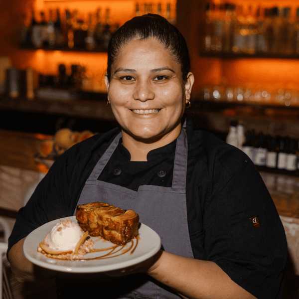 chef mayra with peach bread pudding