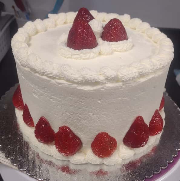 Vanilla Cake with Strawberries