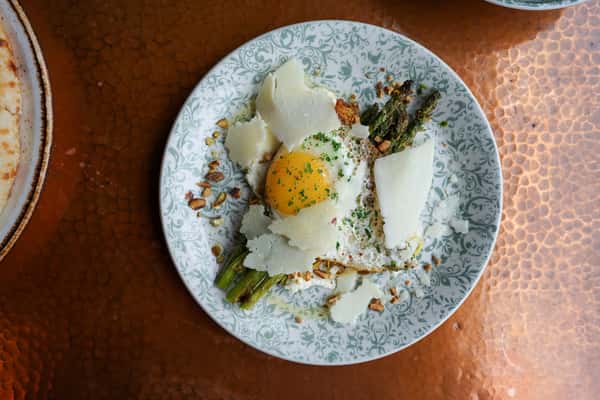 asparagus with egg and shaved parmesan
