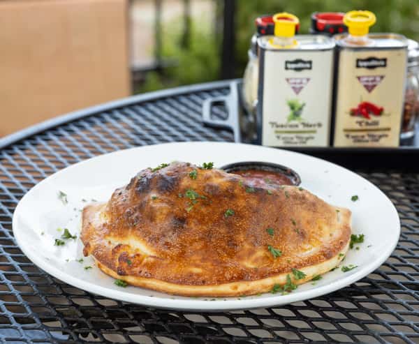 Ipp's Famous Calzone
