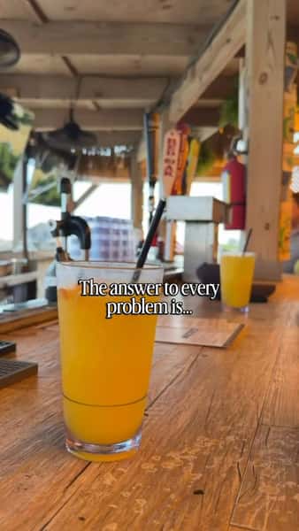 Something strong with vitamin C that provides you with health, wealth and happiness🍊
Make sure you stop by Mulligan’s for the best Orange Crush on the Outer Banks this fall.