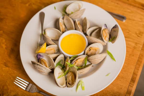 Pan Steamed Pilsner Clams 