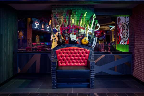 MKE guitar throne