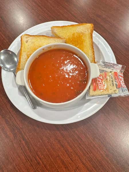 Tomato soup with Texas toast and crackers